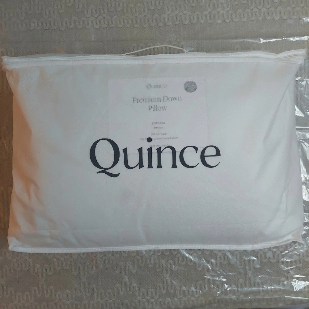 NWOT- Quince Standard White Duck Down Premium Pillow (Medium)(P27)